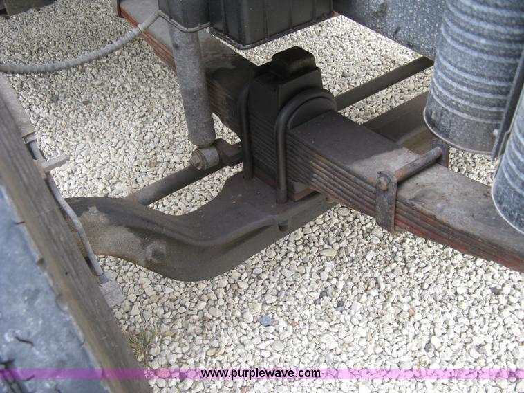 image for item H9499 1996 Ford F700 pump fire truck