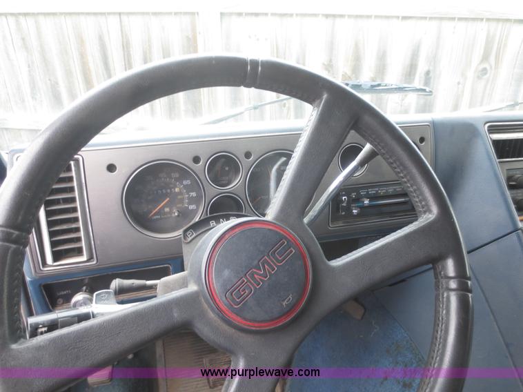 image for item I2216 1990 GMC Rally G2500 STX van