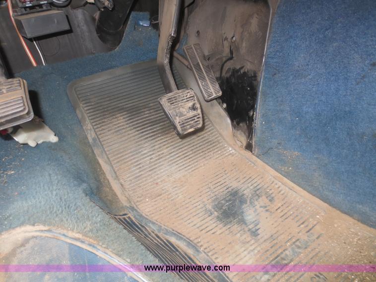 image for item I2216 1990 GMC Rally G2500 STX van