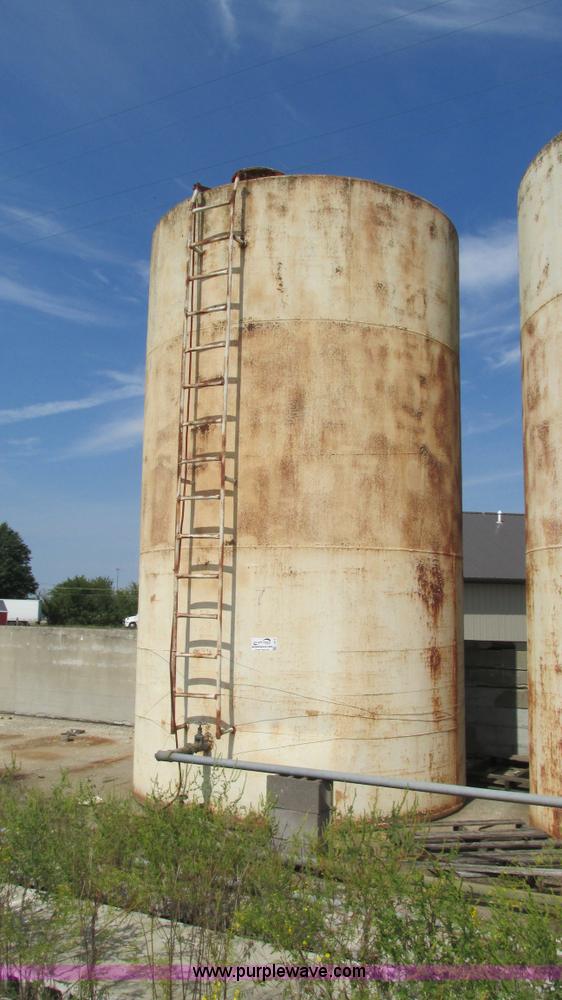 image for item I3219 17'L x 10' diameter diesel tank