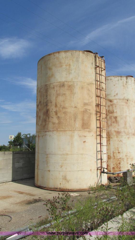image for item I3219 17'L x 10' diameter diesel tank