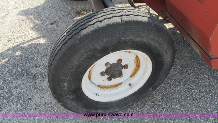 image for item I3220 Hesston 80-90 Tiger Special tractor