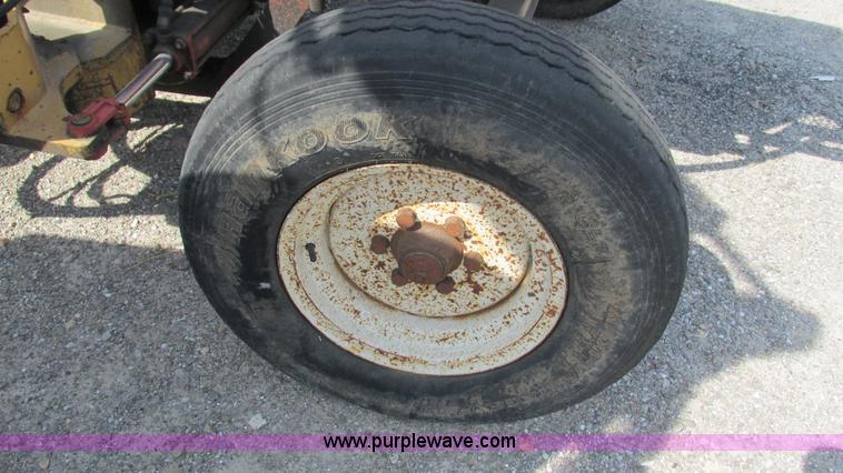 image for item I3220 Hesston 80-90 Tiger Special tractor