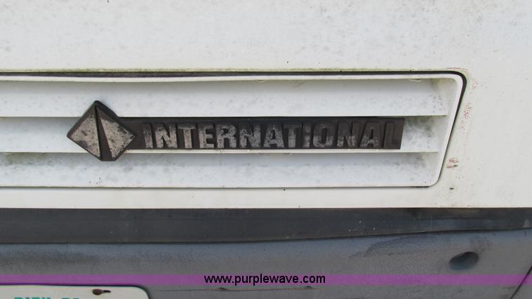 image for item I3221 1996 International 8200 dump truck