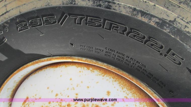 image for item I3221 1996 International 8200 dump truck