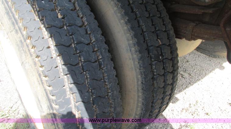 image for item I3221 1996 International 8200 dump truck