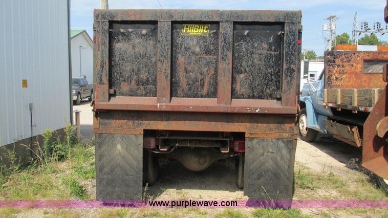 image for item I3221 1996 International 8200 dump truck