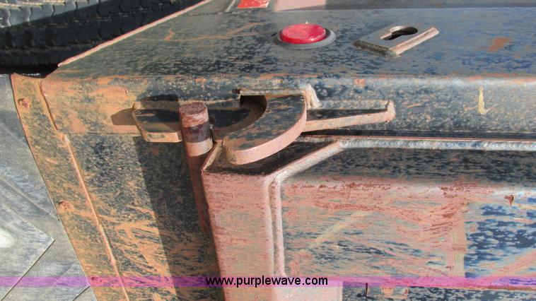 image for item I3221 1996 International 8200 dump truck