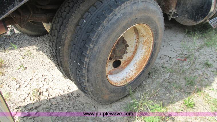 image for item I3221 1996 International 8200 dump truck