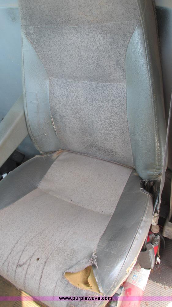 image for item I3221 1996 International 8200 dump truck