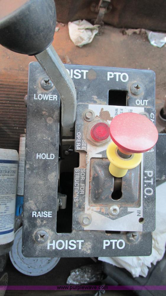 image for item I3221 1996 International 8200 dump truck