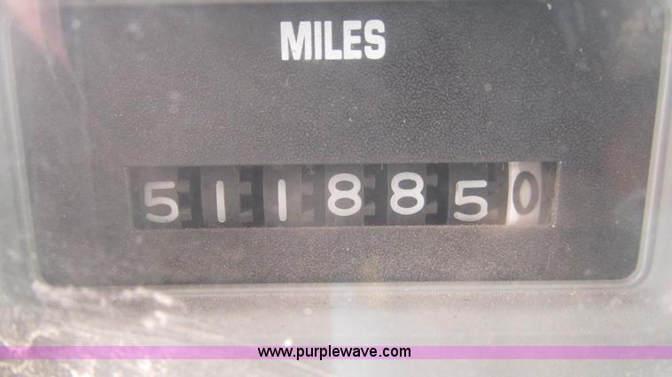 image for item I3221 1996 International 8200 dump truck