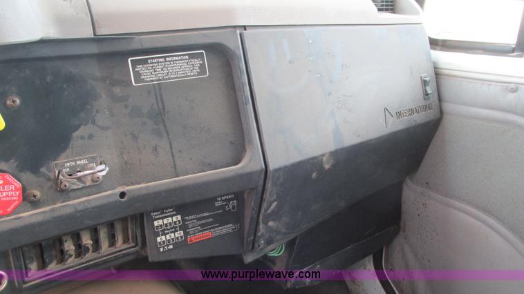 image for item I3221 1996 International 8200 dump truck