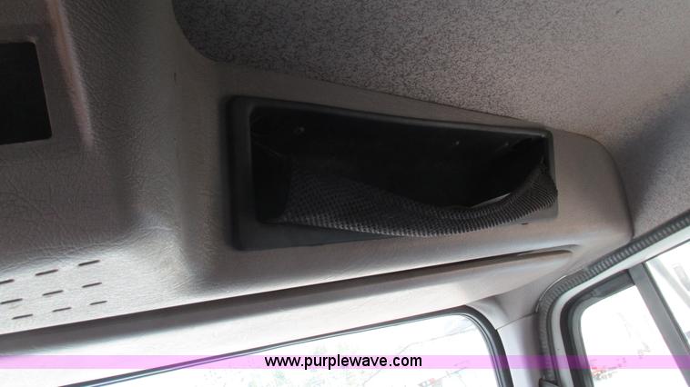 image for item I3221 1996 International 8200 dump truck