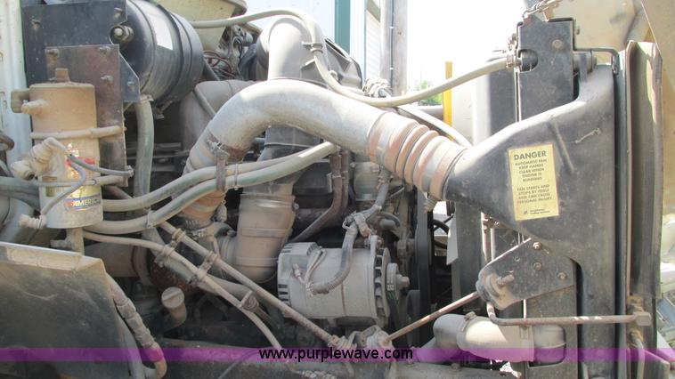 image for item I3221 1996 International 8200 dump truck