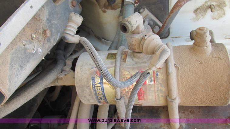 image for item I3221 1996 International 8200 dump truck