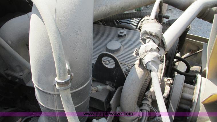 image for item I3221 1996 International 8200 dump truck