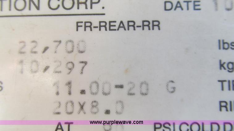 image for item I3221 1996 International 8200 dump truck