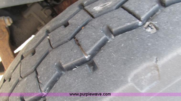 image for item I3222 1990 International 4600 dump truck