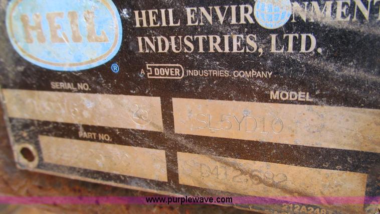 image for item I3222 1990 International 4600 dump truck