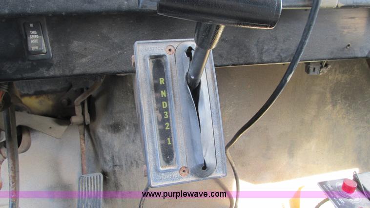 image for item I3222 1990 International 4600 dump truck