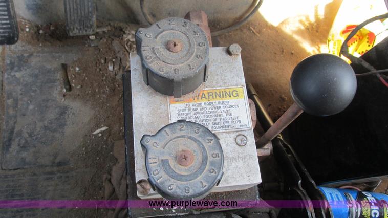 image for item I3222 1990 International 4600 dump truck