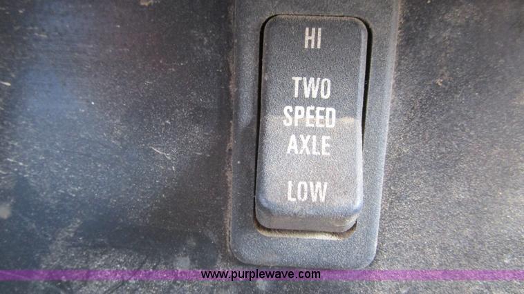 image for item I3222 1990 International 4600 dump truck