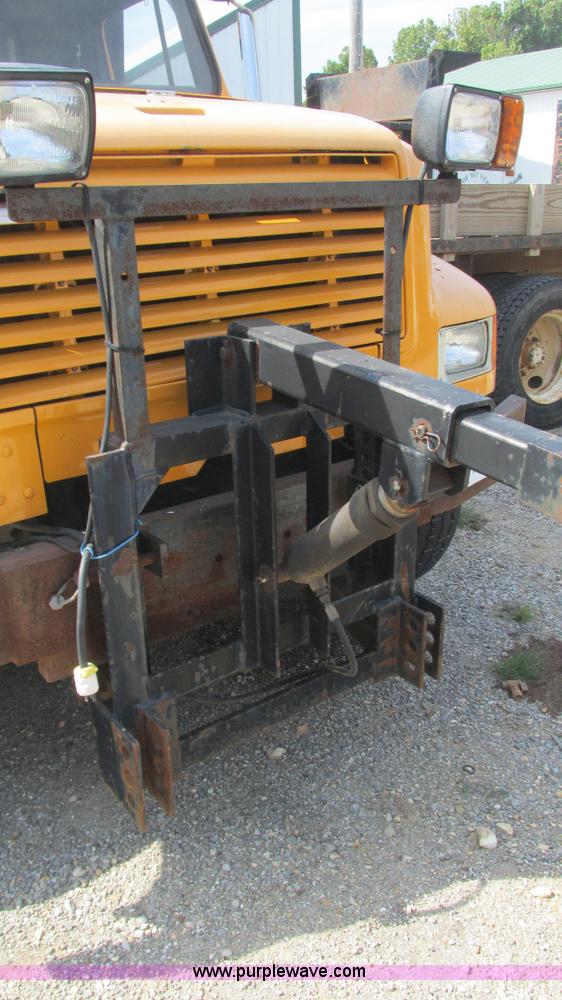 image for item I3222 1990 International 4600 dump truck