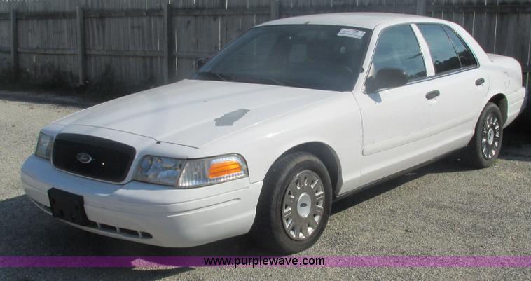 image for item I3223 2005 Ford Crown Victoria Police Interceptor
