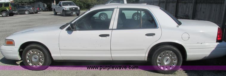 image for item I3223 2005 Ford Crown Victoria Police Interceptor