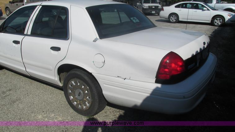 image for item I3223 2005 Ford Crown Victoria Police Interceptor