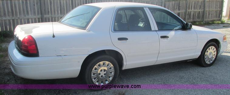 image for item I3223 2005 Ford Crown Victoria Police Interceptor