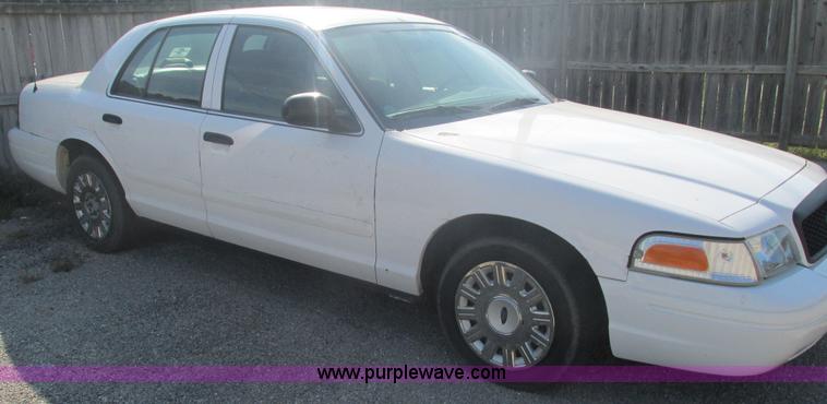 image for item I3223 2005 Ford Crown Victoria Police Interceptor