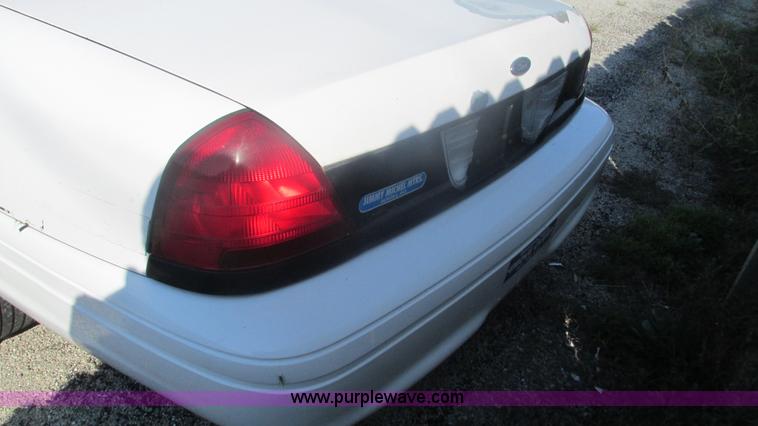 image for item I3223 2005 Ford Crown Victoria Police Interceptor