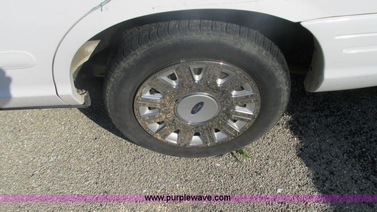 image for item I3223 2005 Ford Crown Victoria Police Interceptor