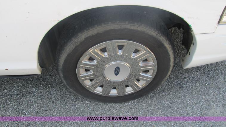 image for item I3223 2005 Ford Crown Victoria Police Interceptor