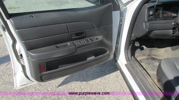 image for item I3223 2005 Ford Crown Victoria Police Interceptor