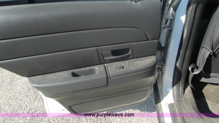 image for item I3223 2005 Ford Crown Victoria Police Interceptor