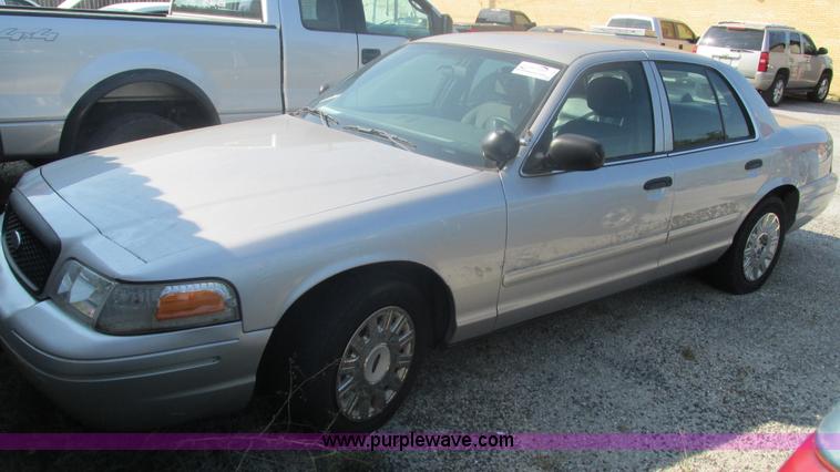 image for item I3224 2005 Ford Crown Victoria Police Interceptor