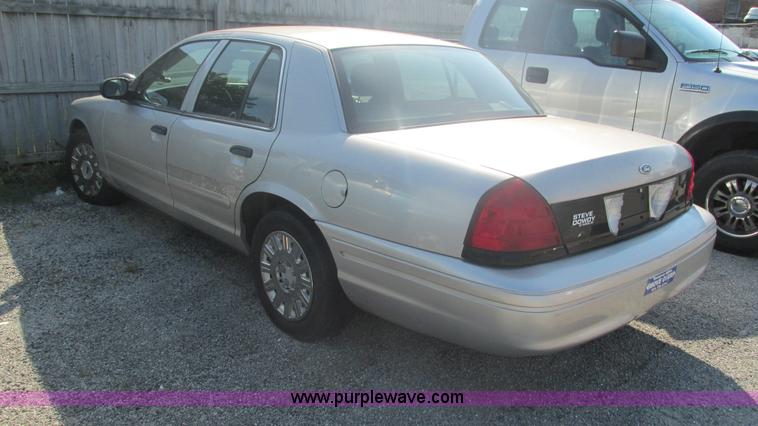 image for item I3224 2005 Ford Crown Victoria Police Interceptor