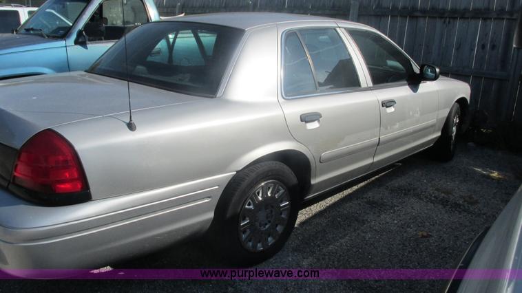 image for item I3224 2005 Ford Crown Victoria Police Interceptor