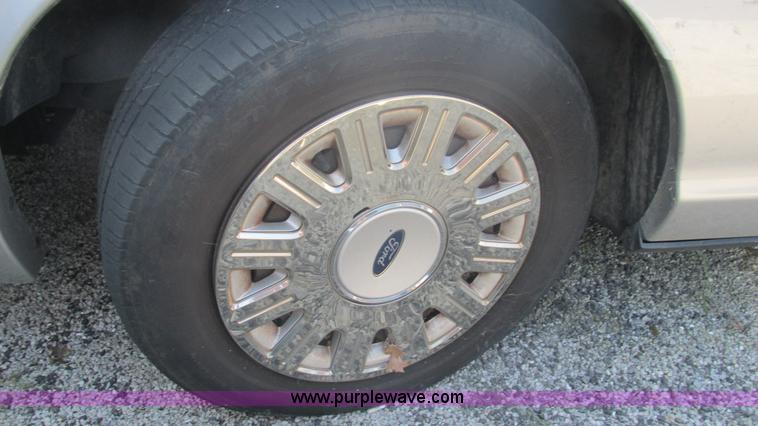 image for item I3224 2005 Ford Crown Victoria Police Interceptor