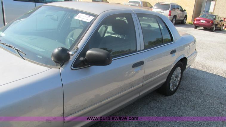image for item I3224 2005 Ford Crown Victoria Police Interceptor