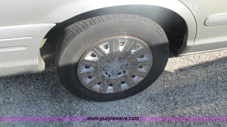 image for item I3224 2005 Ford Crown Victoria Police Interceptor