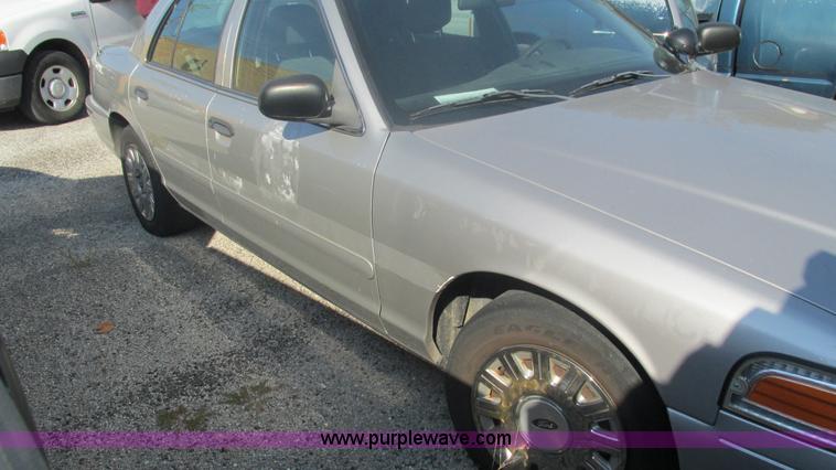 image for item I3224 2005 Ford Crown Victoria Police Interceptor