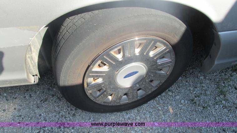 image for item I3224 2005 Ford Crown Victoria Police Interceptor