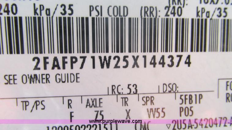 image for item I3224 2005 Ford Crown Victoria Police Interceptor