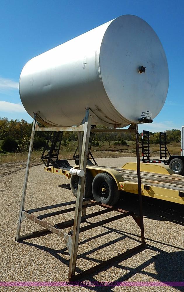 Gravity fed fuel tank in Oskaloosa, KS Item I5377 sold Purple Wave