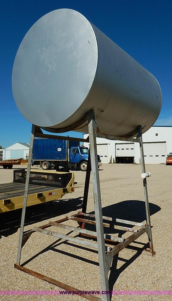 Gravity fed fuel tank in Oskaloosa, KS Item I5377 sold Purple Wave
