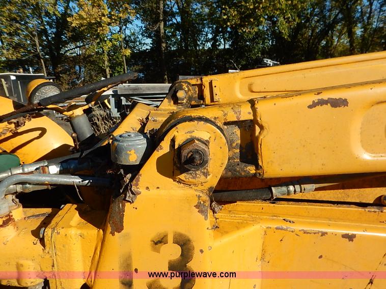 image for item I5381 1968 Massey Ferguson 2135 backhoe